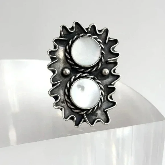 Southwest Style Mother of Pearl Vintage Freeform Wavy Vintage Ring - sz 7 - Picture 2 of 10